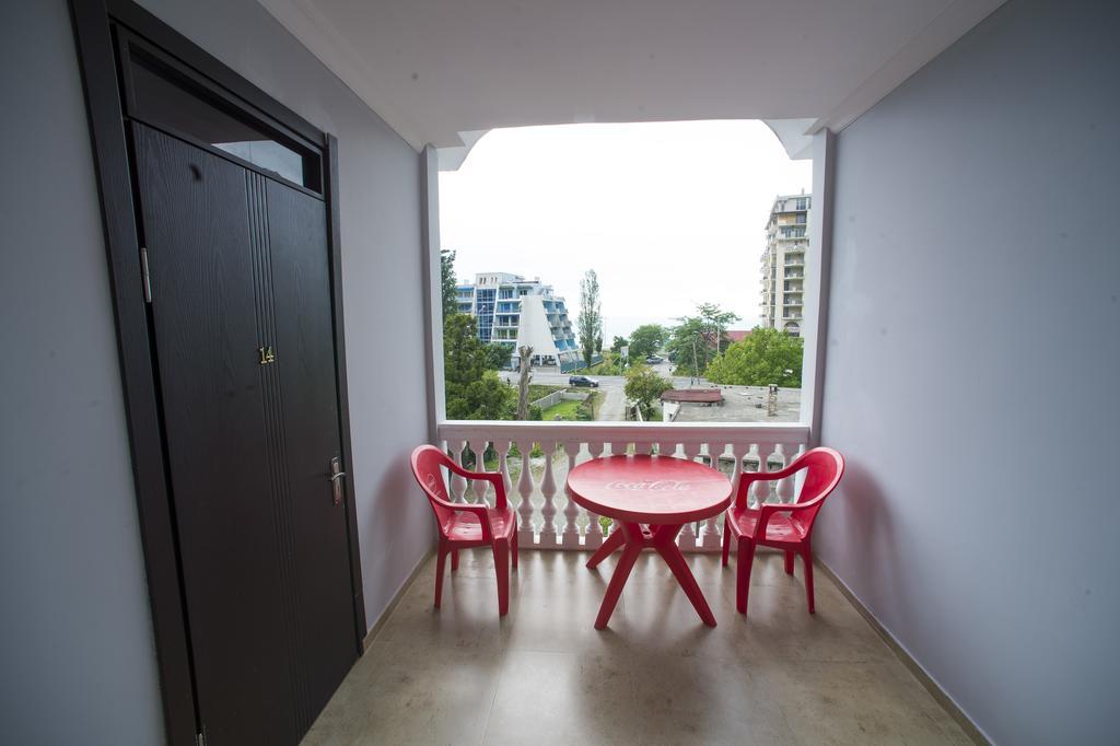 Beliy Dom Hotel Kvariati Exterior photo